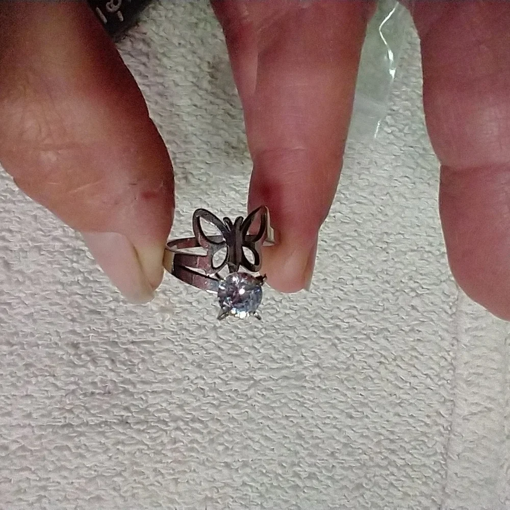 Silvertone stainless steel butterfly 🦋 crystal ring 7